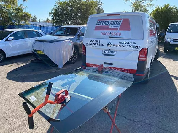 Here we are performing a windscreen replacement sydney