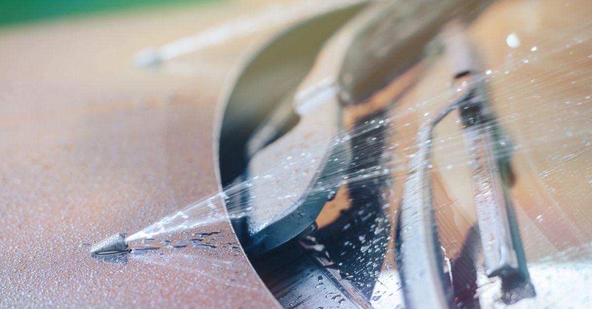Can windshield water sprayer in action.